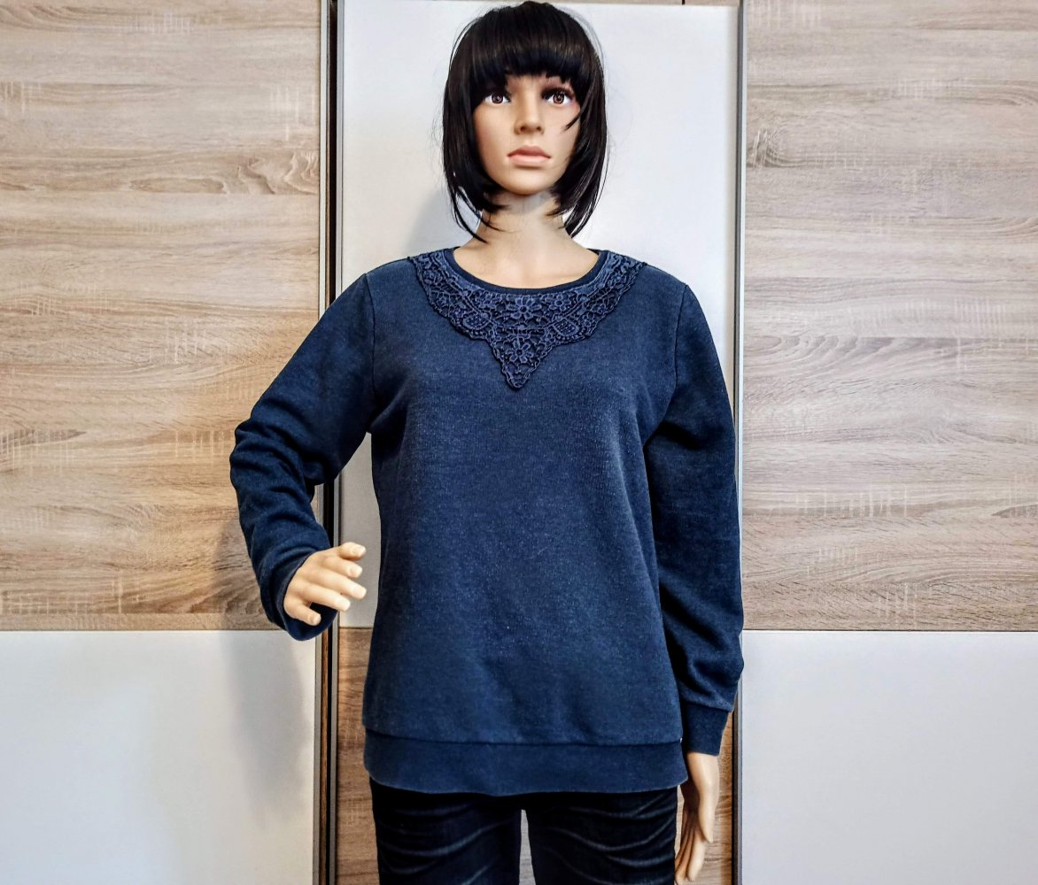 Schönes Pullover in marienblau Yessica mit Spitze