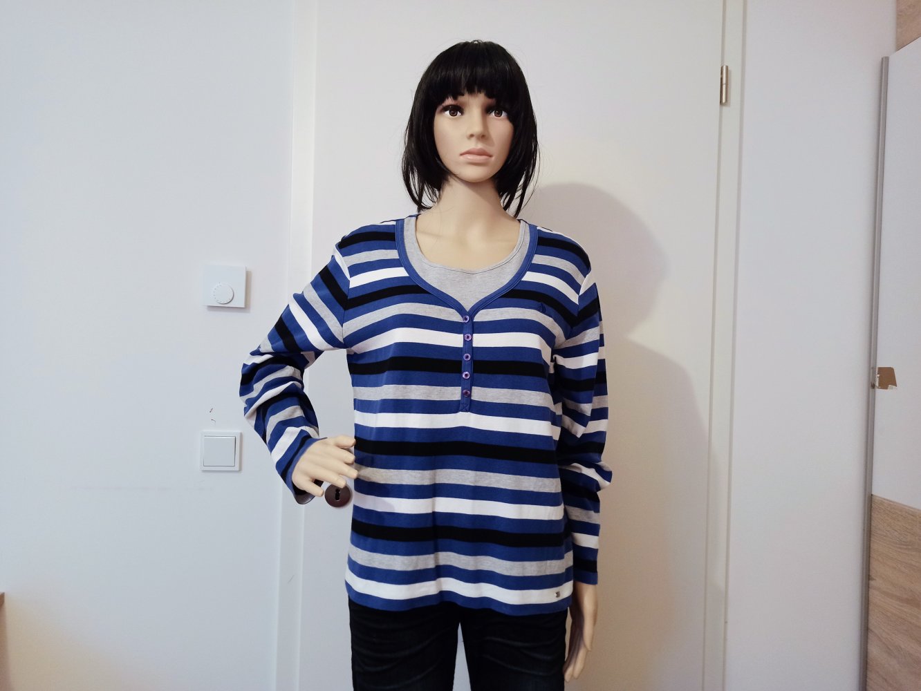 Schöner gestreifte Sweatshirt blau/schwarz/grau/weiß von HS