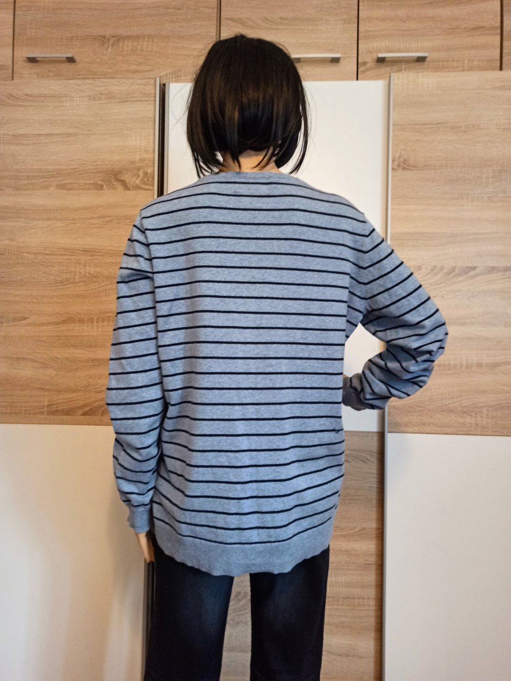Schöner Pullover in blau mit schwarzen Streifen von C&A