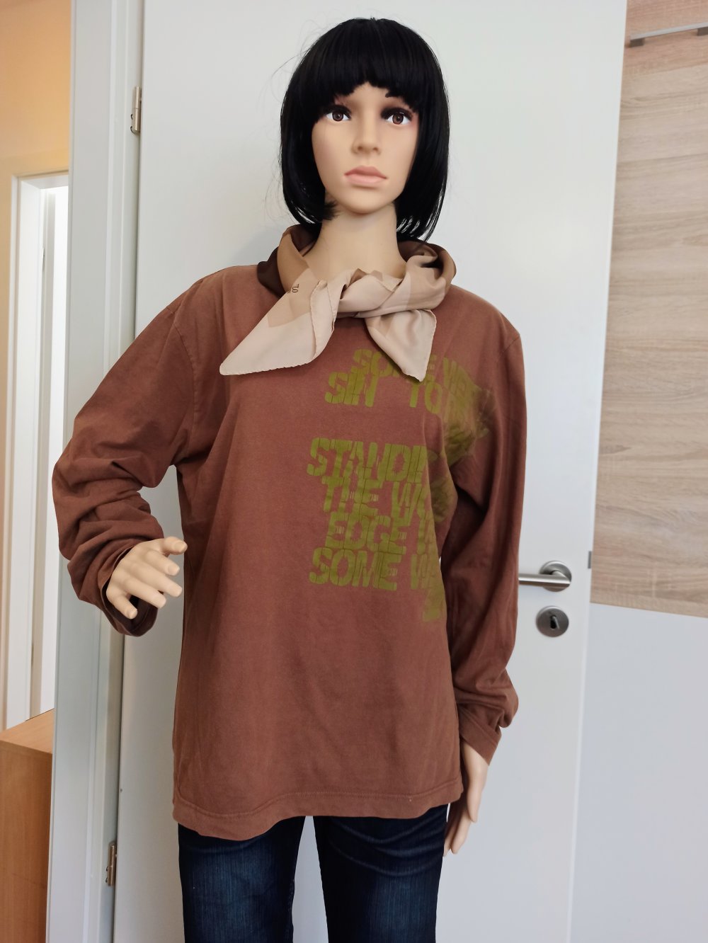 Schöner Langarm-Shirt in braun von review