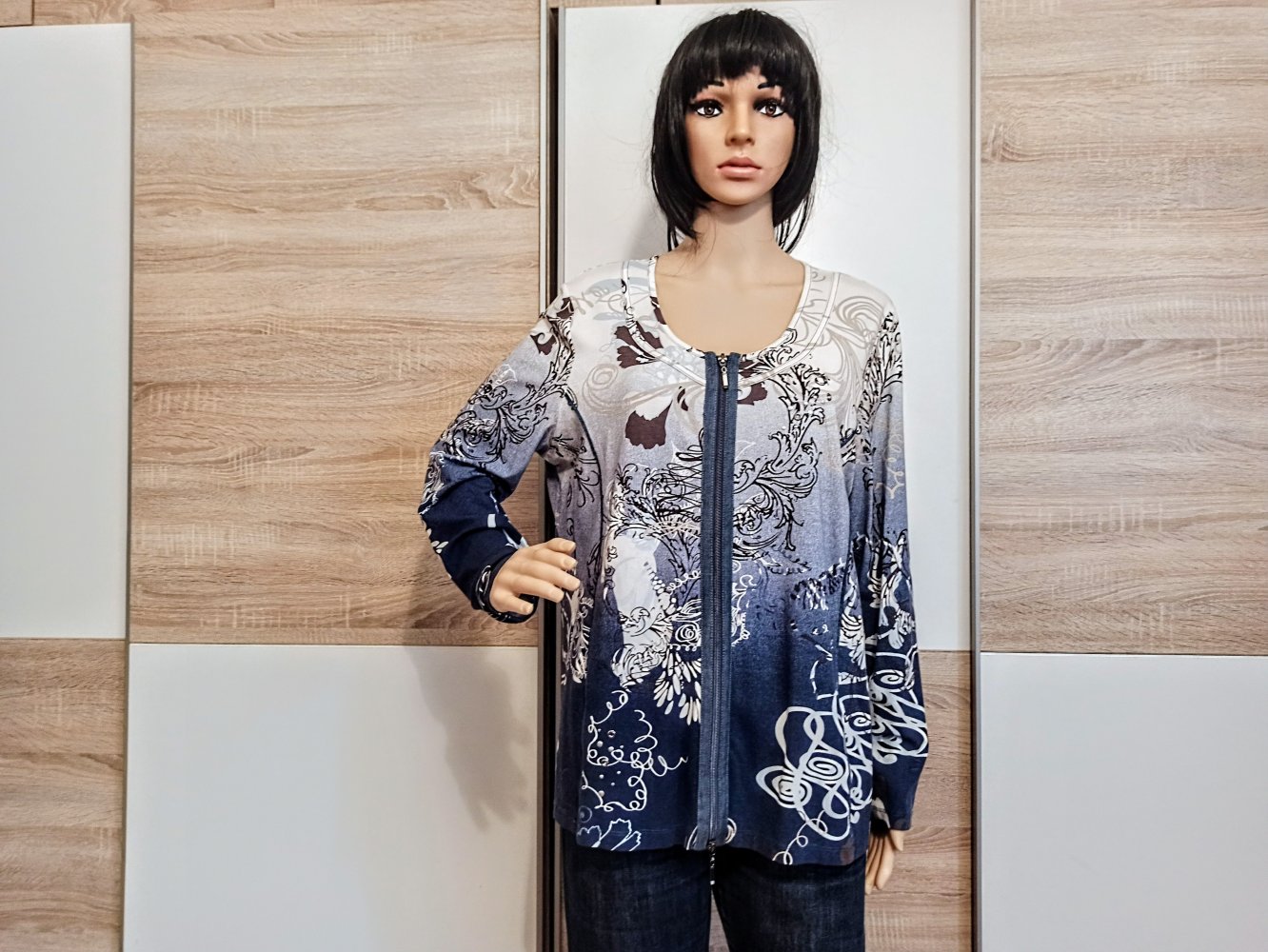 Schönes buntes Langarm-Shirt blau/weiß/grau von Bonita 