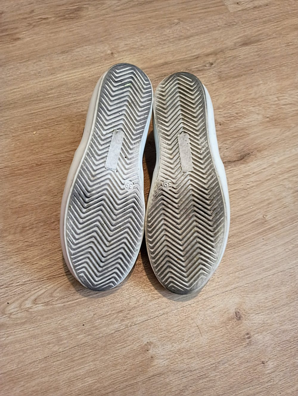 Sehr schöne Sneakers in schwarz