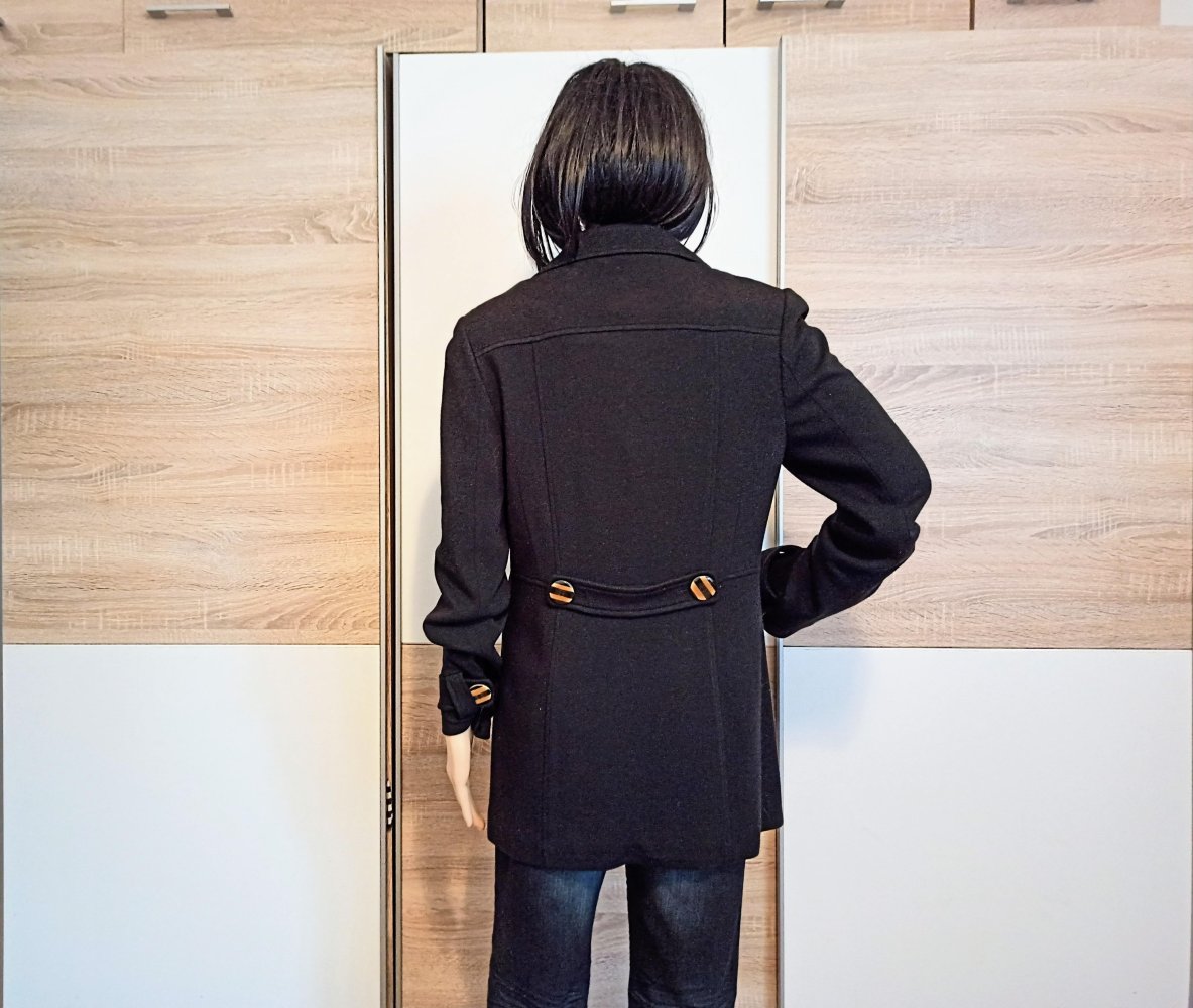 Schöner Mantel in schwarz von Alfani