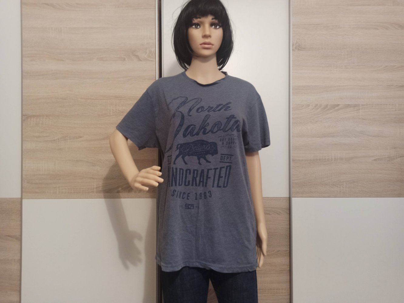Schönes T-Shirt in blau von cedar wood state