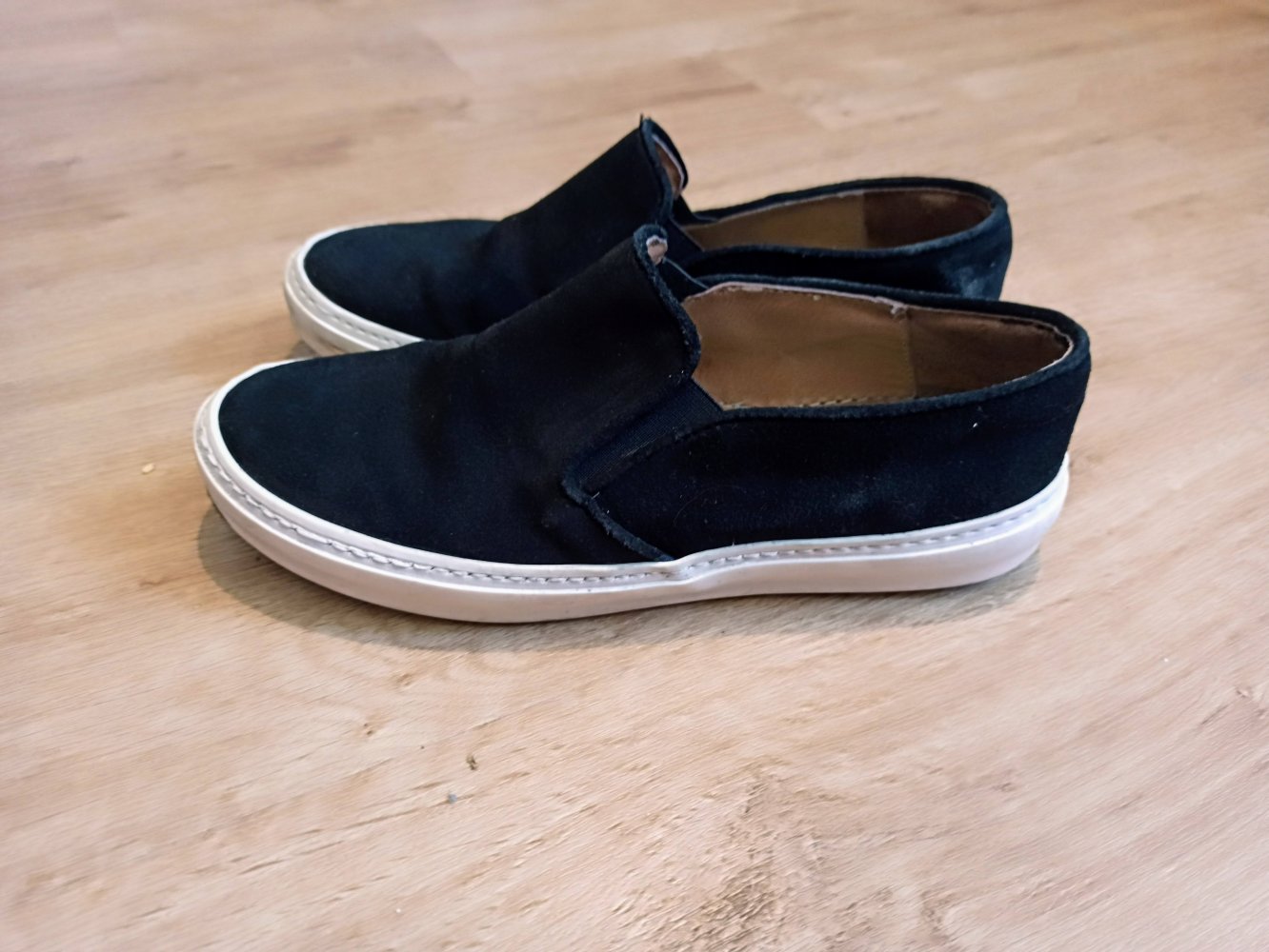 Sehr schöne Sneakers in schwarz