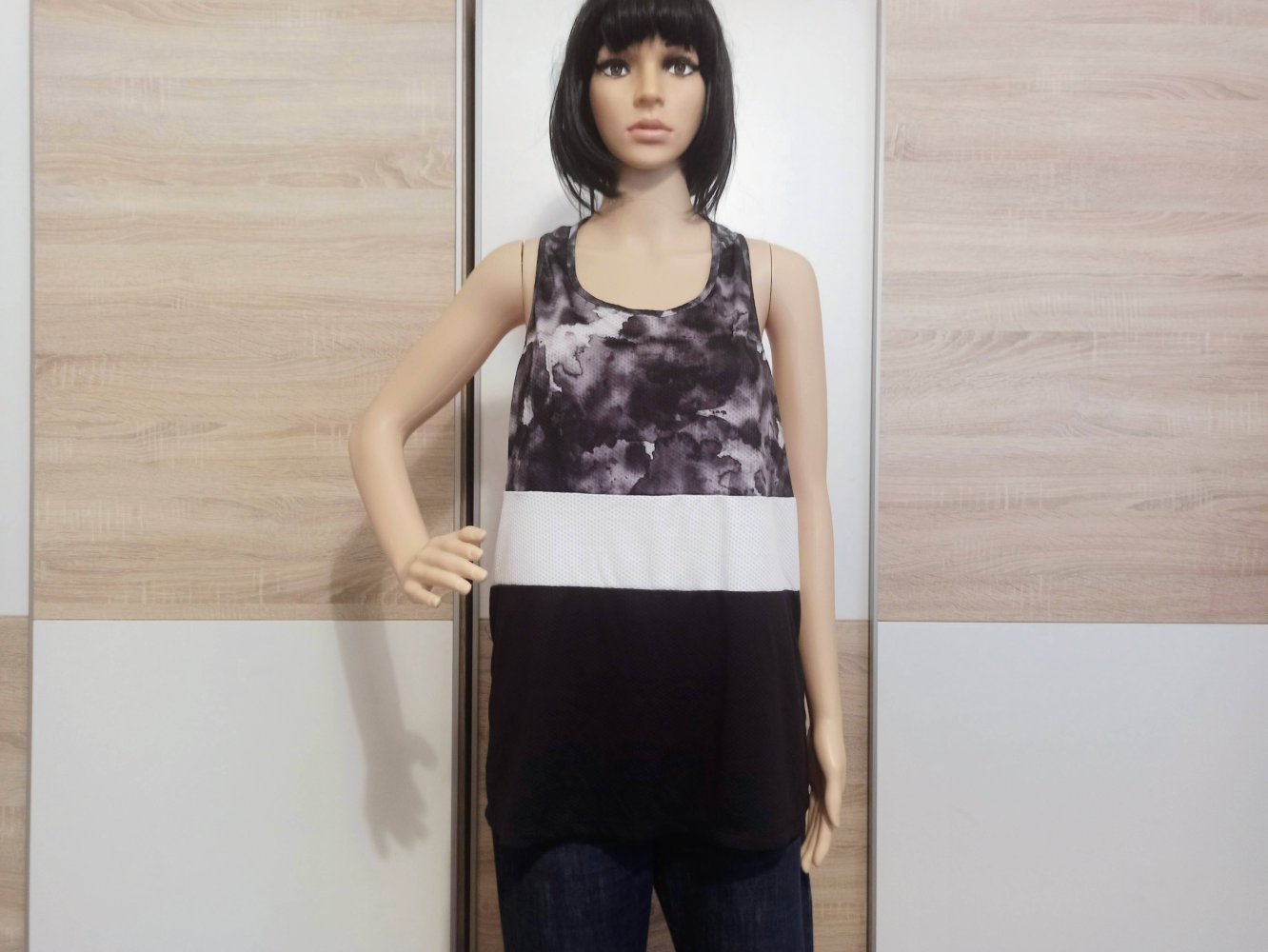 Schönes sport T-Shirt in swarz/weiß von Sophia Thiel