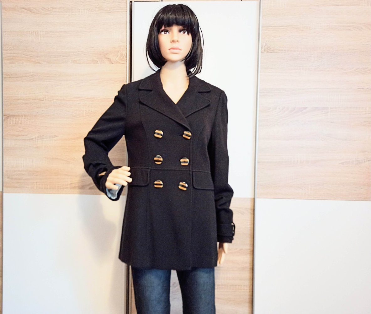 Schöner Mantel in schwarz von Alfani