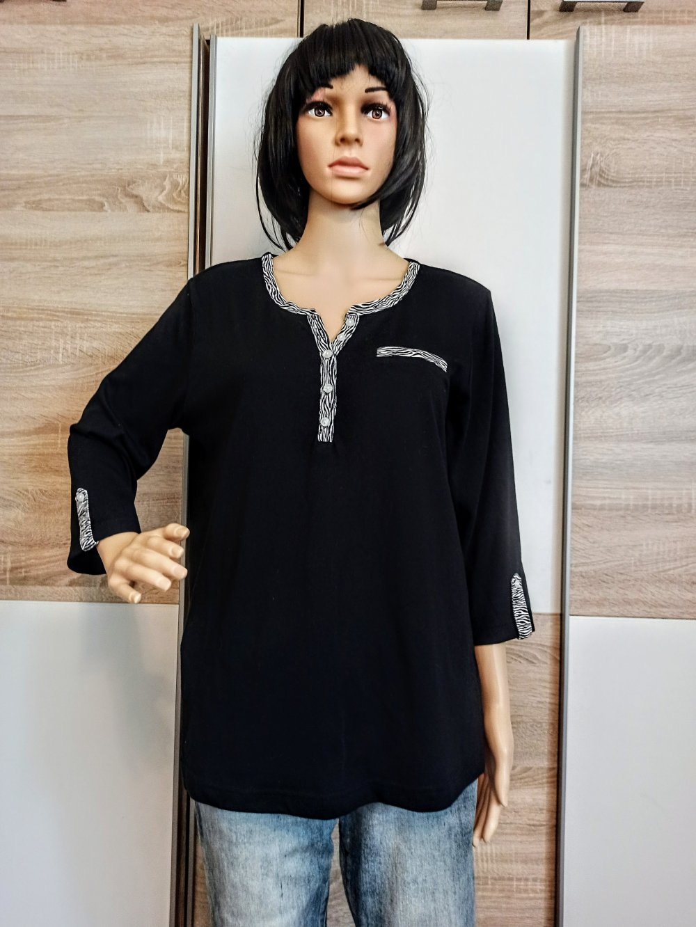 Schönes Langarm-Shirt in schwarz von Paola