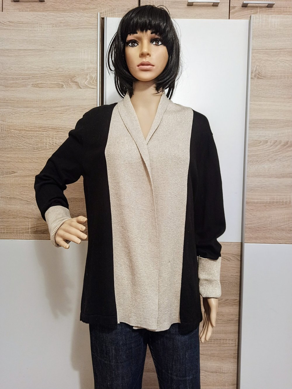 Schöne Jacke in schwarz/creme von Sixth Sense