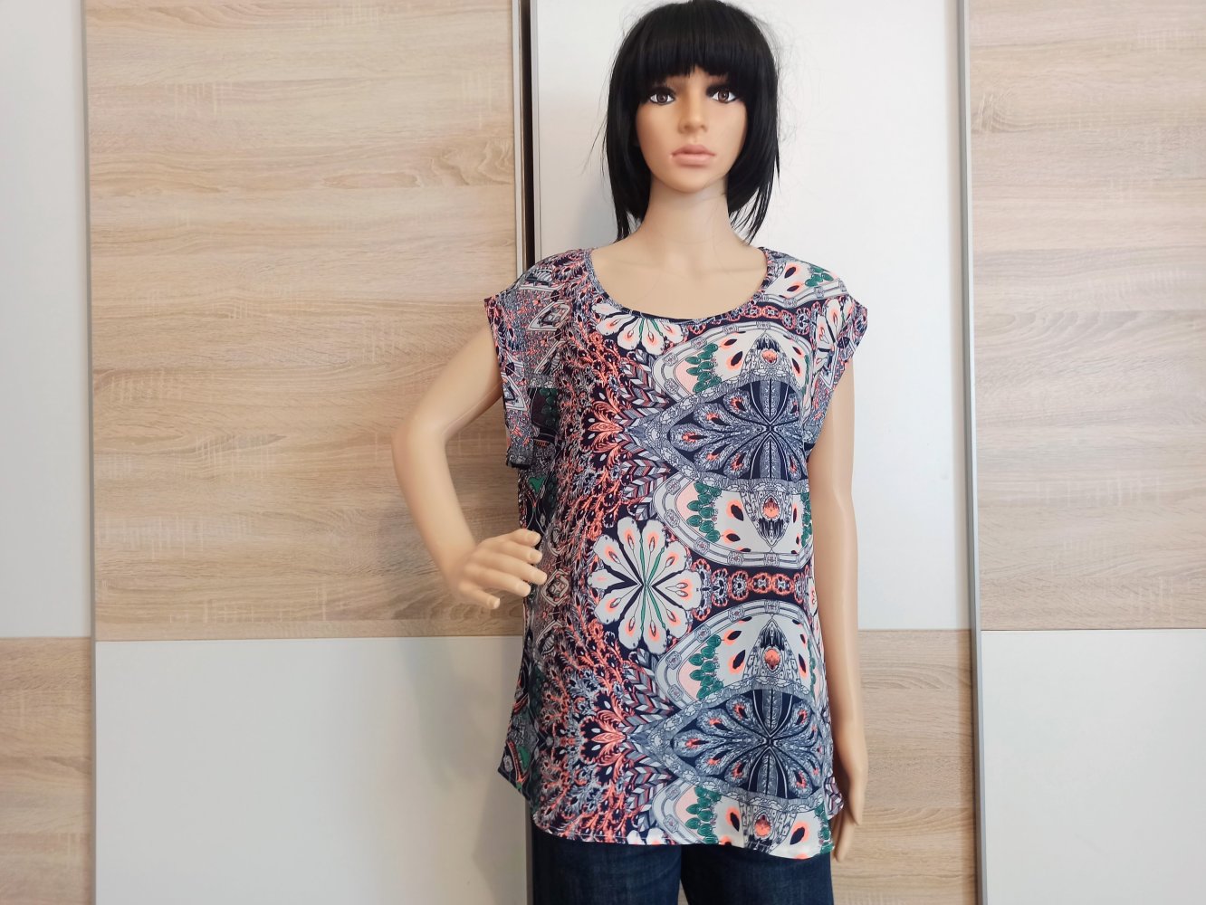 Sehr schöner bunter Top in pink/marienblau/weiß/grün