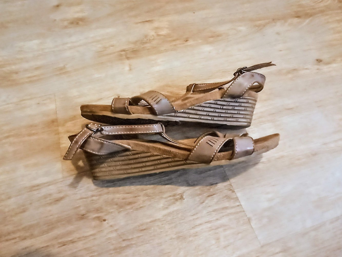 Tolle Damen Sandalen in braun von Colires