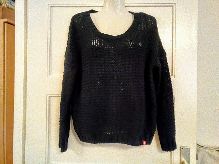 Sehr schöner Pulli in marienblau von EDC bei Esprit 