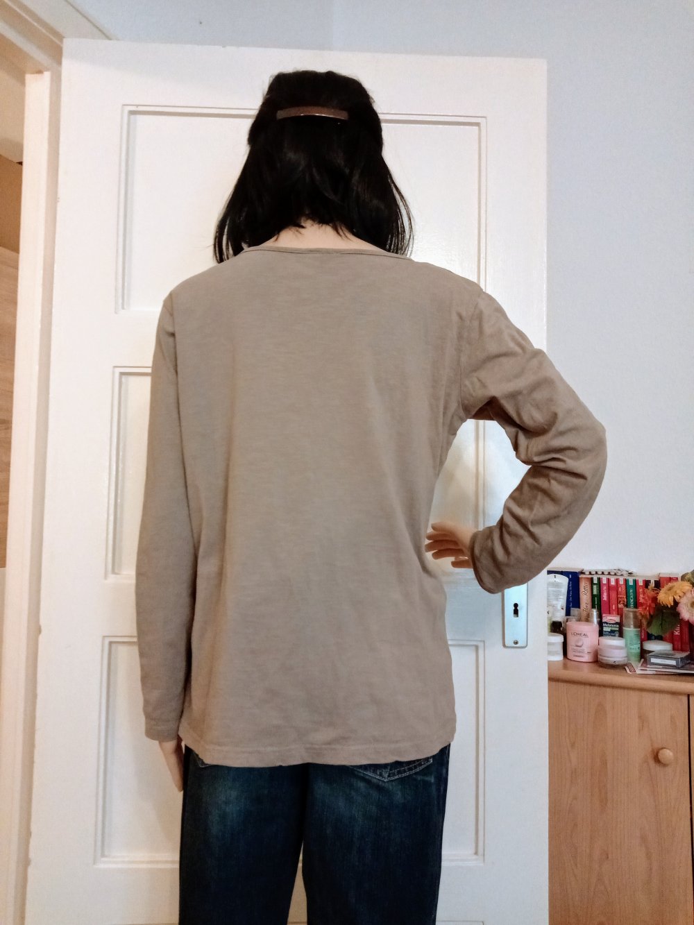Schöner Langarm-Shirt in beige mit Vogel und Straps steinen 