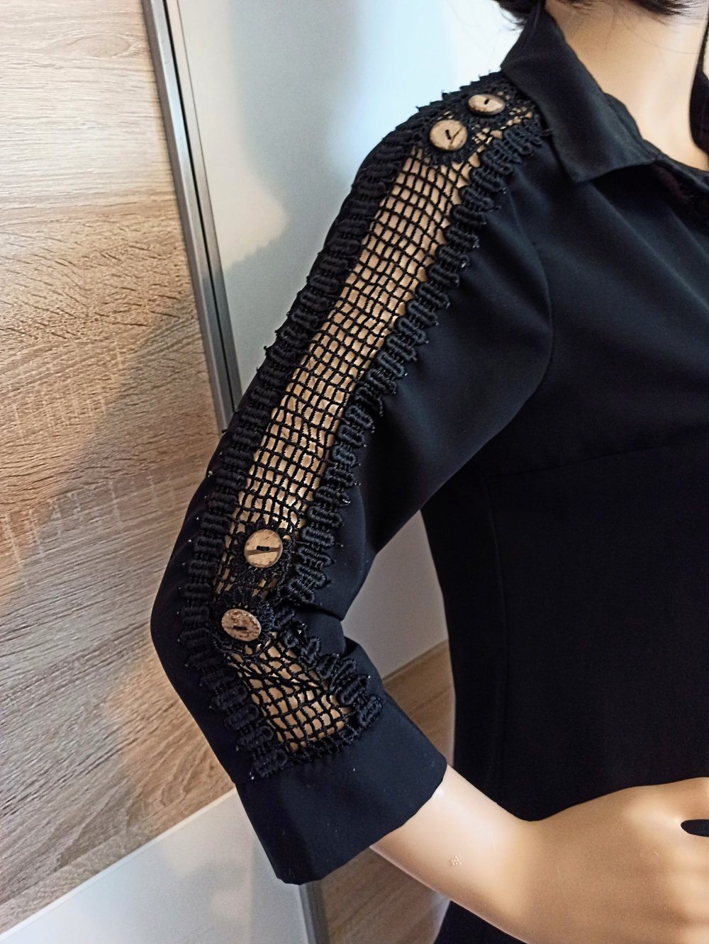 Schöne Bluse in schwarz mit Spitze von Vokalis