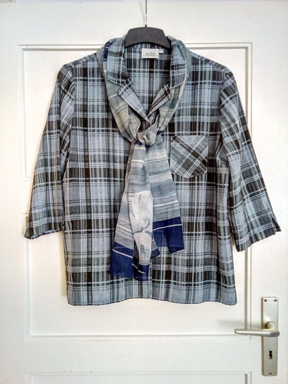 Sehr schöne karierte Bluse 