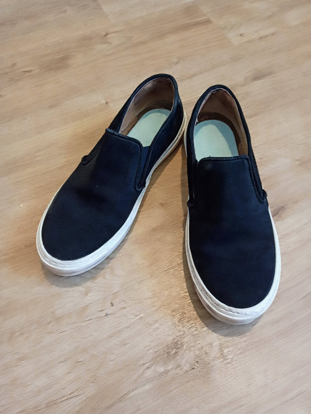 Sehr schöne Sneakers in schwarz