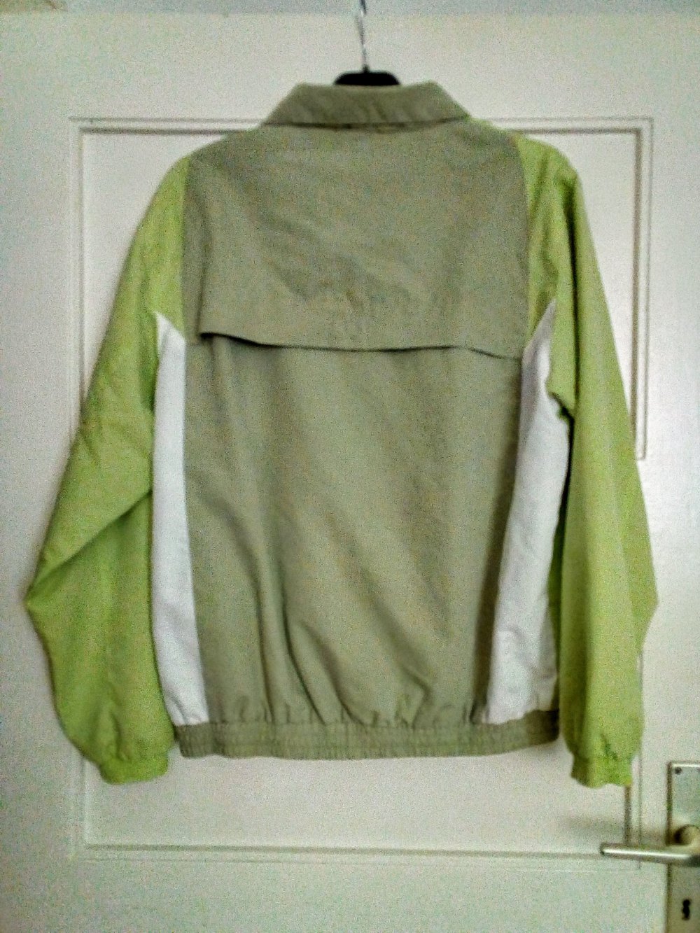 Sehr schöne Übergangsjacke in Farbe Grün von Feroti 