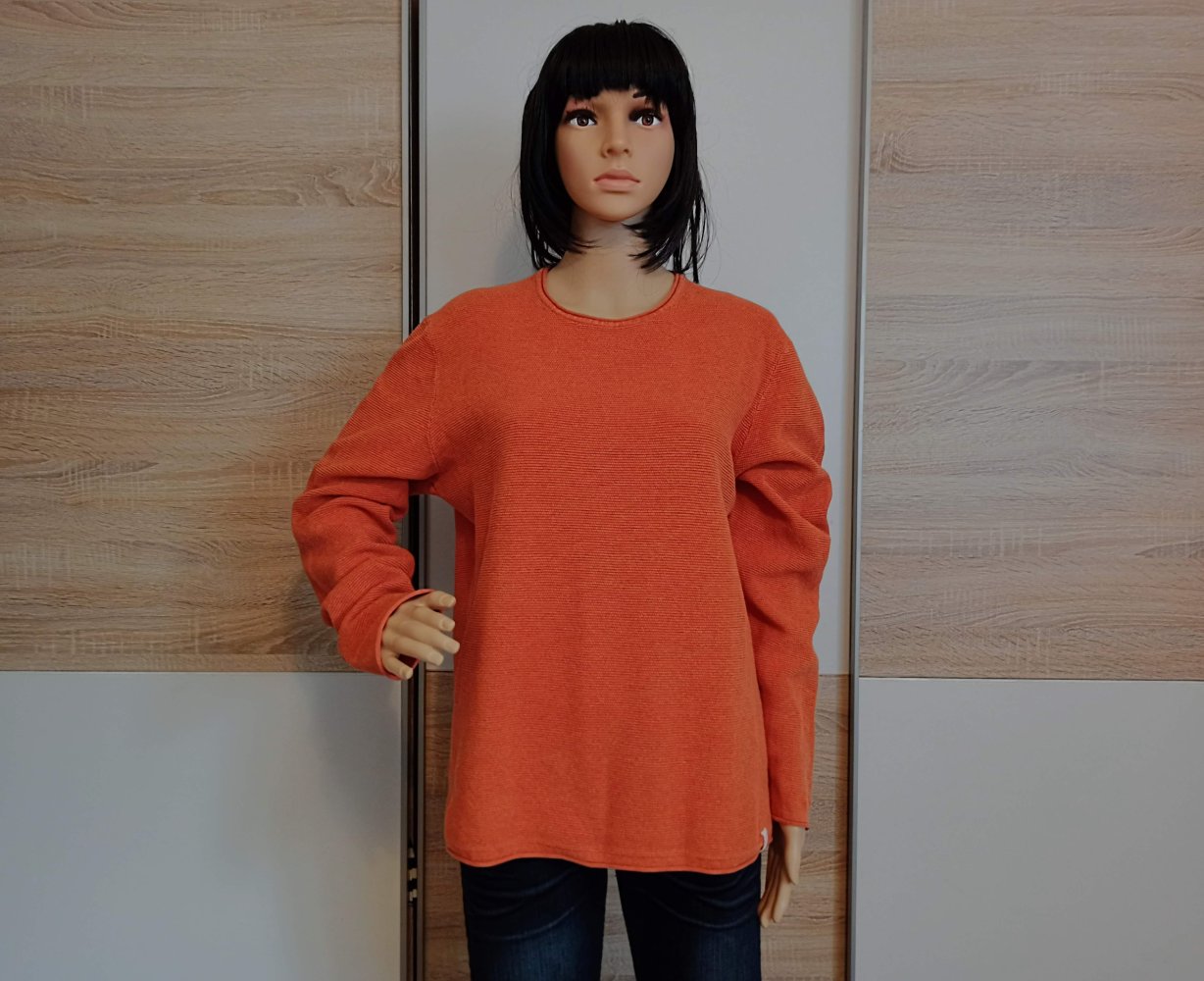 Schöner Pullover in korallenrot von Mcneal