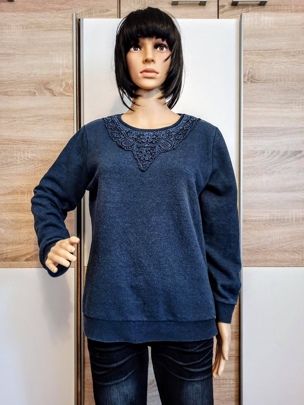 Schönes Pullover in marienblau Yessica mit Spitze