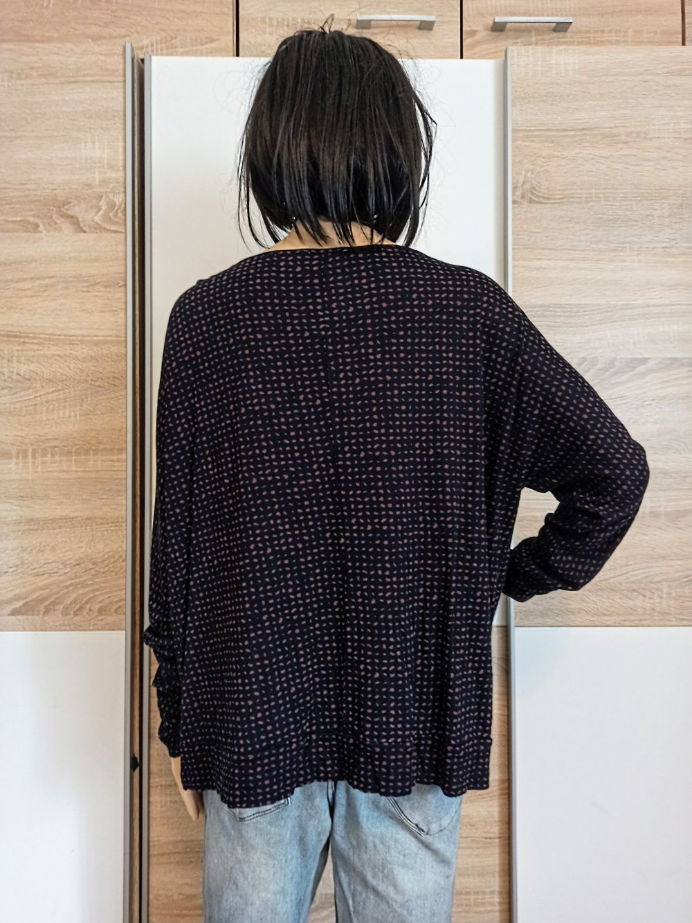 Schöne Bluse in schwarz mit Rosa Punkten von Betty&Co