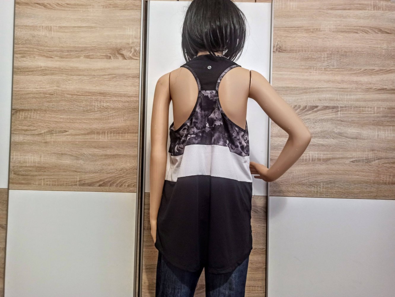 Schönes sport T-Shirt in swarz/weiß von Sophia Thiel