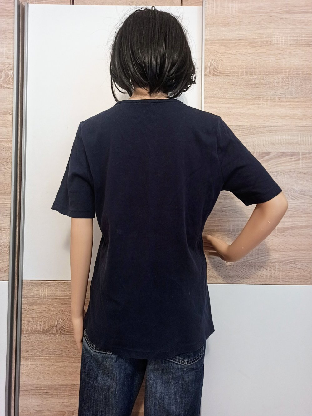 Schönes T-Shirt in marienblau mit Strasssteinen von Fabiani