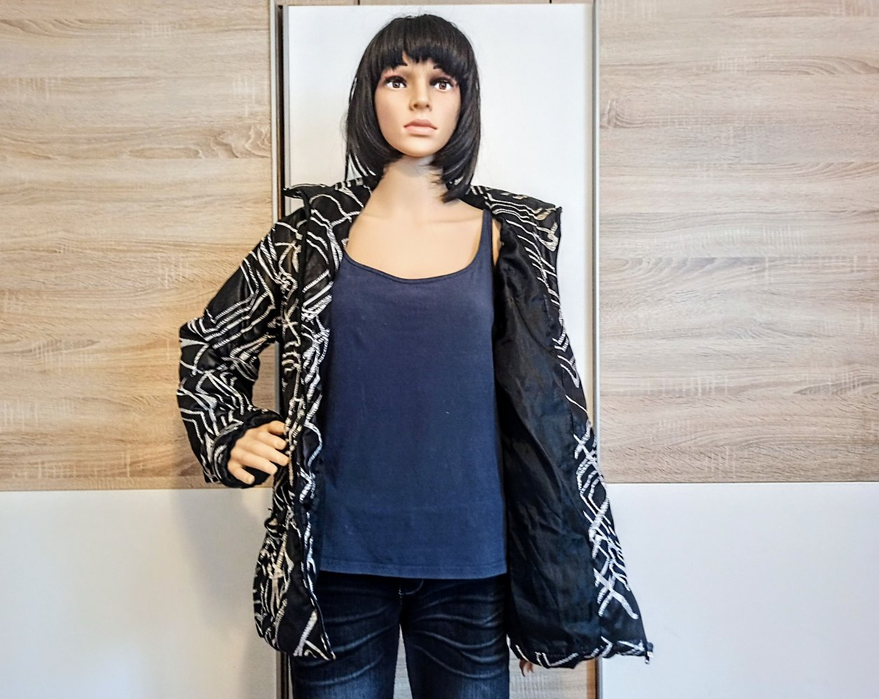 Schöne  Jacke in schwarz/weiß von Eurostyle Collection