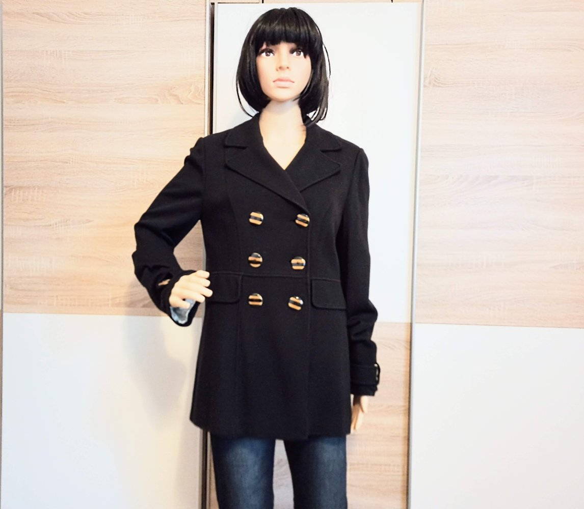 Schöner Mantel in schwarz von Alfani