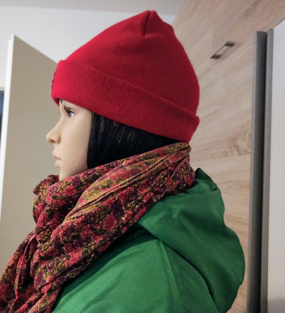 Schöner Mütze mit Schal in rot von Herman