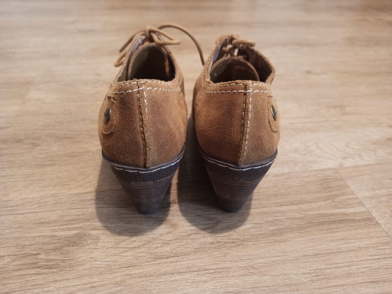 Tolle Schuhe in Farbe Senf von Clarks