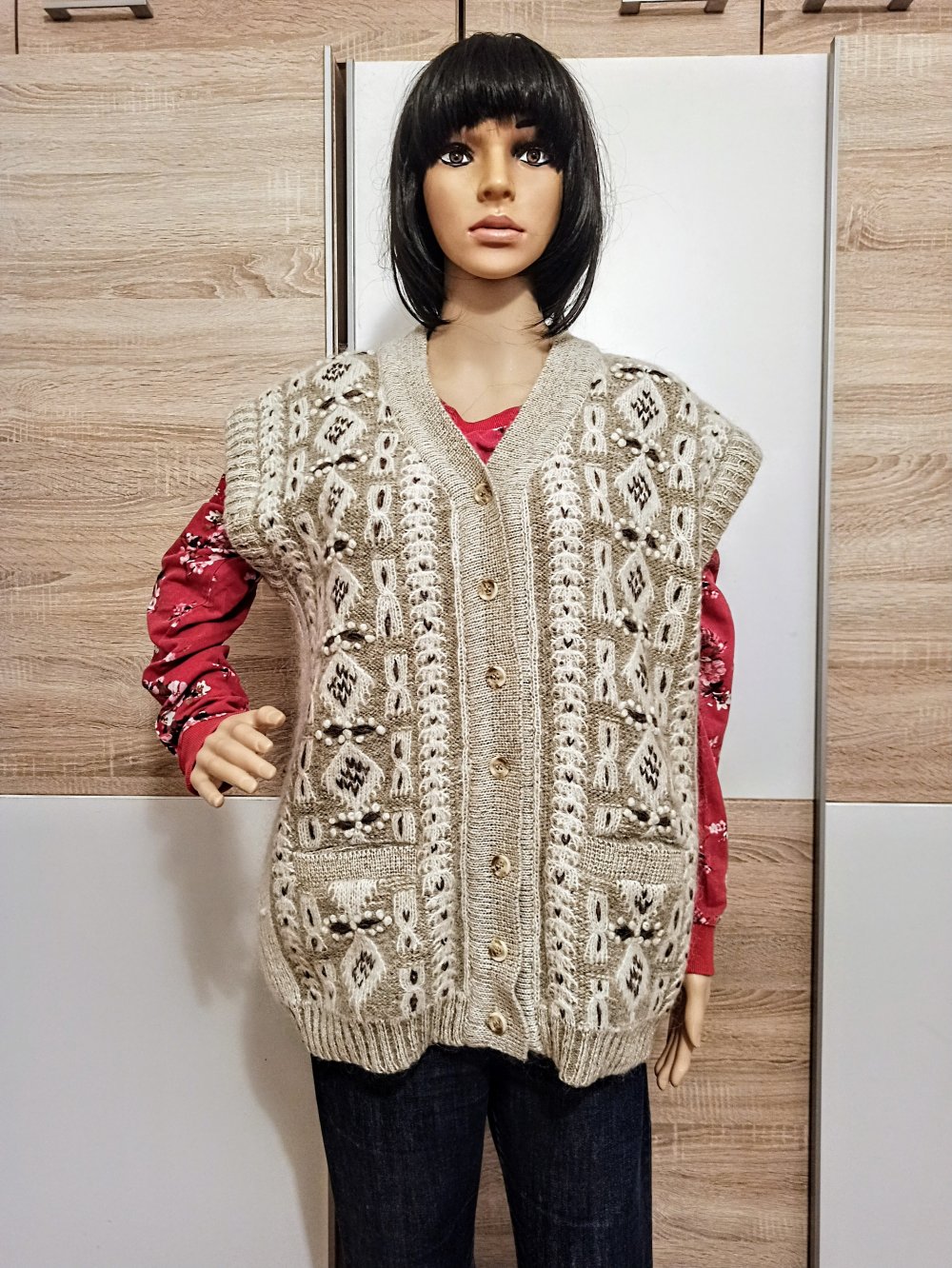 Schöne Strick-Weste in Cremefarbe