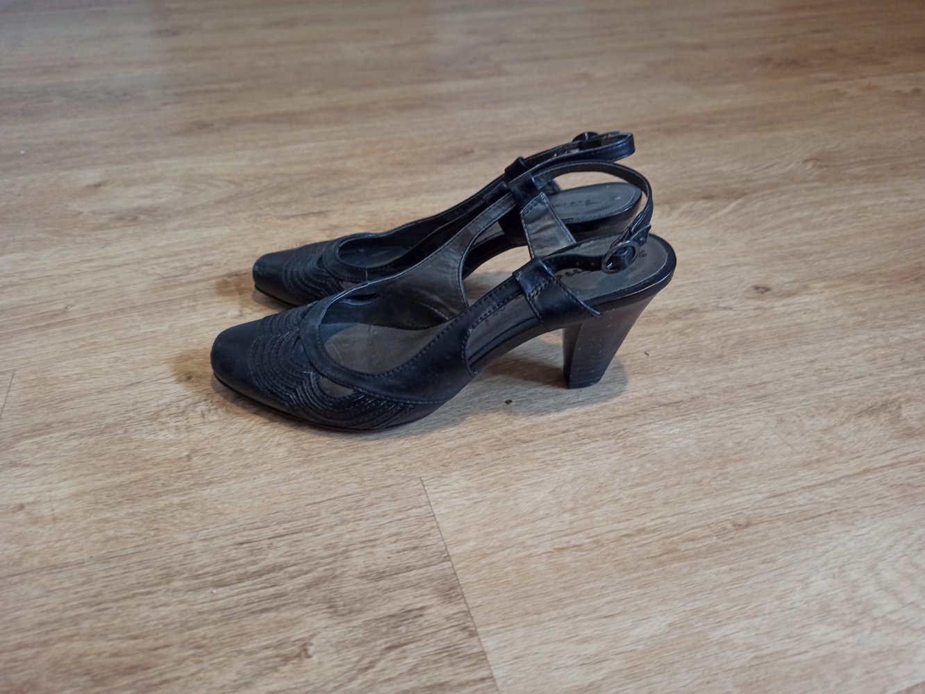 Tolle Damen-Schuhe in schwarz von Tamaris 