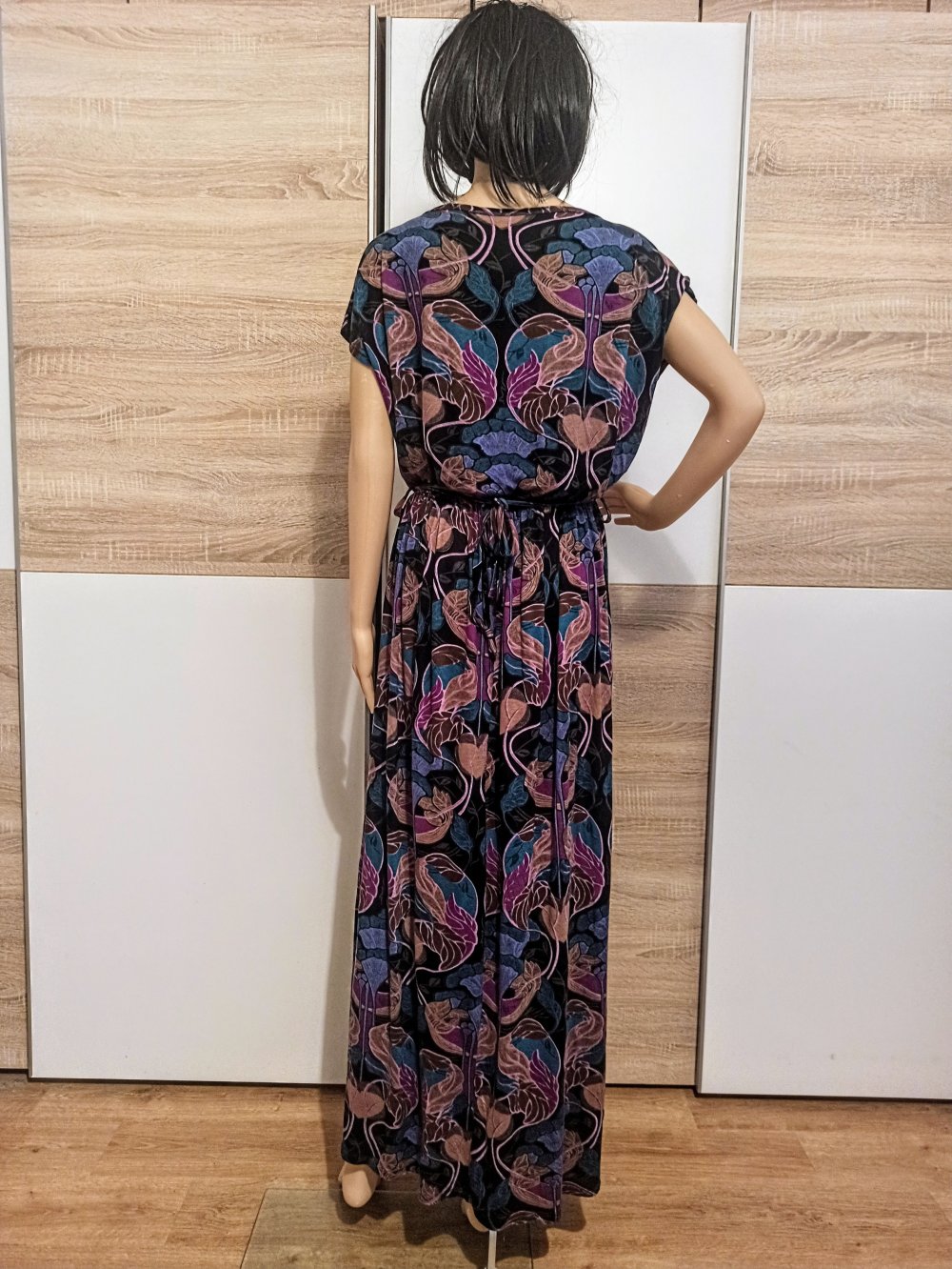 Schönes buntes Kleid in lila/schwarz/grün/blau