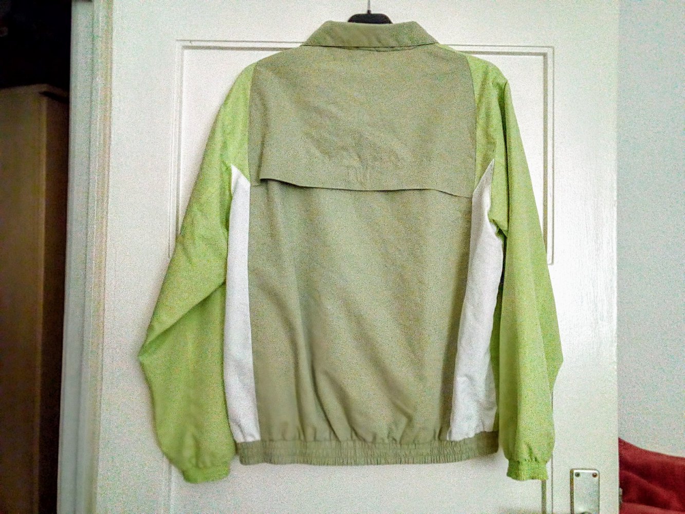 Sehr schöne Übergangsjacke in Farbe Grün von Feroti 