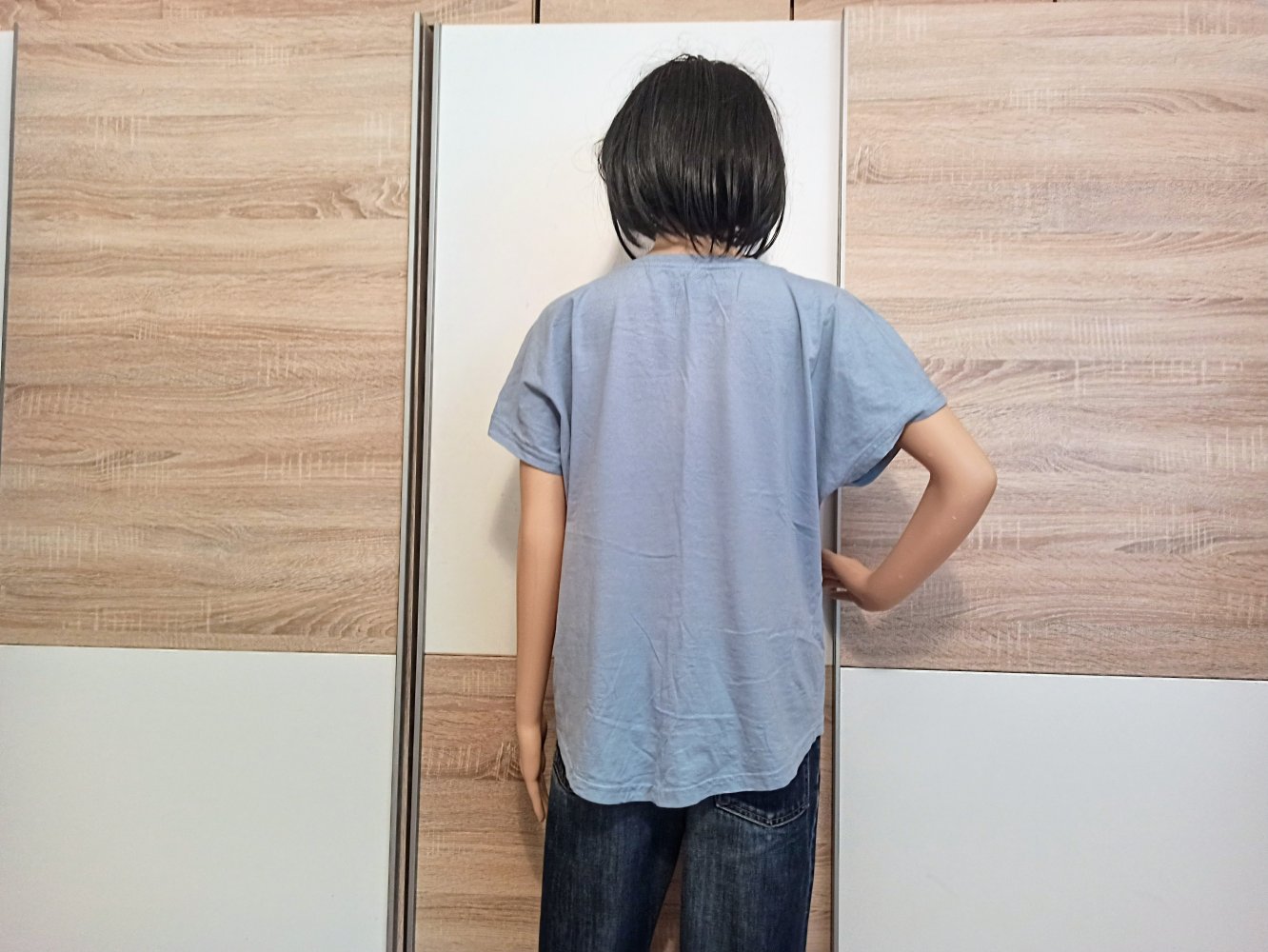 Schönes T-Shirt in blau mit Schmetterlinge