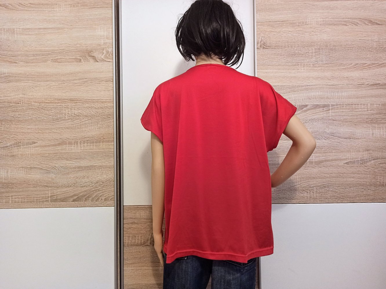 Schönes T-Shirt in rot mit Strasssteinen