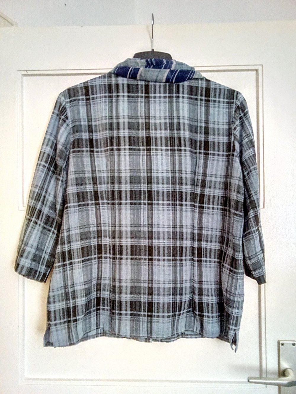 Sehr schöne karierte Bluse 