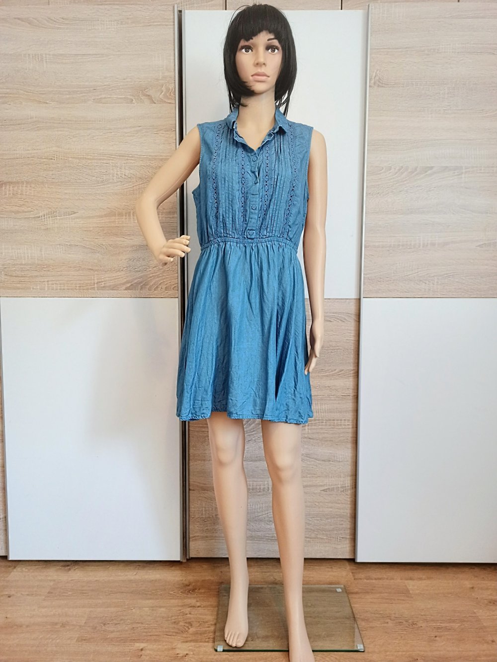 Schönes Jeans-Kleid von Divided