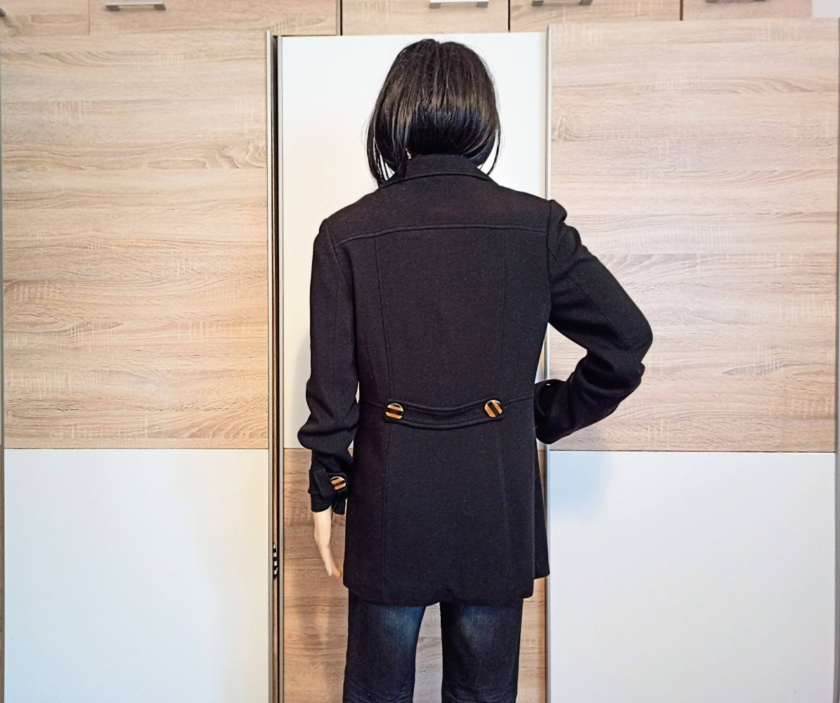 Schöner Mantel in schwarz von Alfani