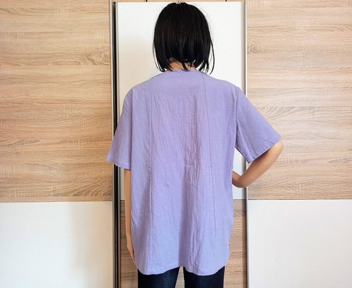 Schöne Bluse in Farbe Flieder mit Blümchen