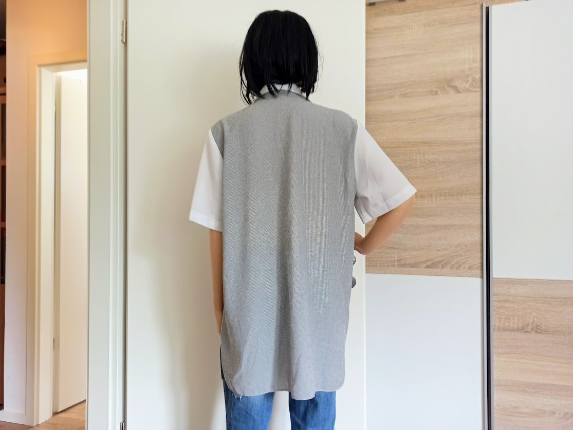 Sehr schöne leichte Bluse grau/weiß