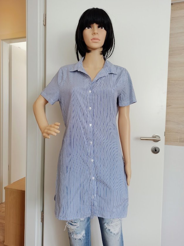 Schöne  lange Bluse mit blauen Streifen von Forever21