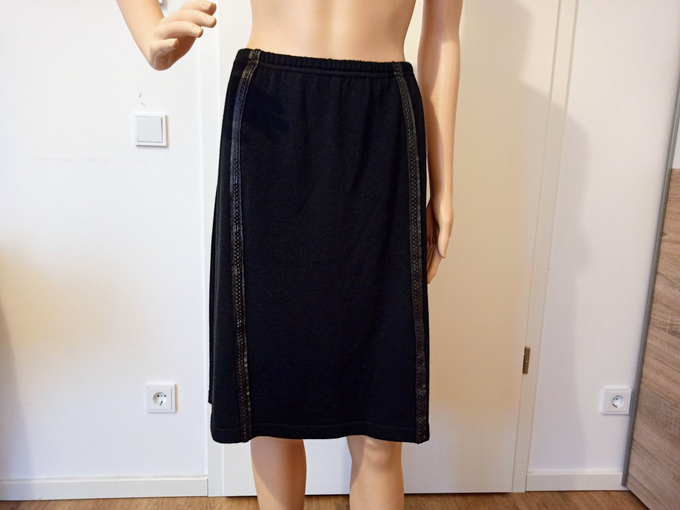 Schöner Rock in schwarz von escola