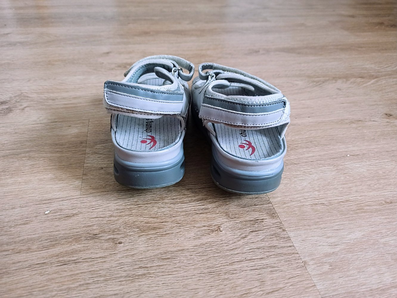 Tolle Damen Leder Sandaletten in grau von chung shin