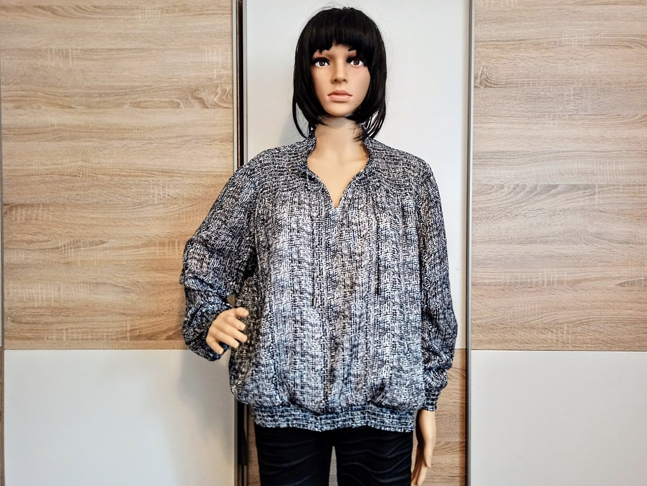 Schöne bunte Bluse grau/weiß von S.Oliver