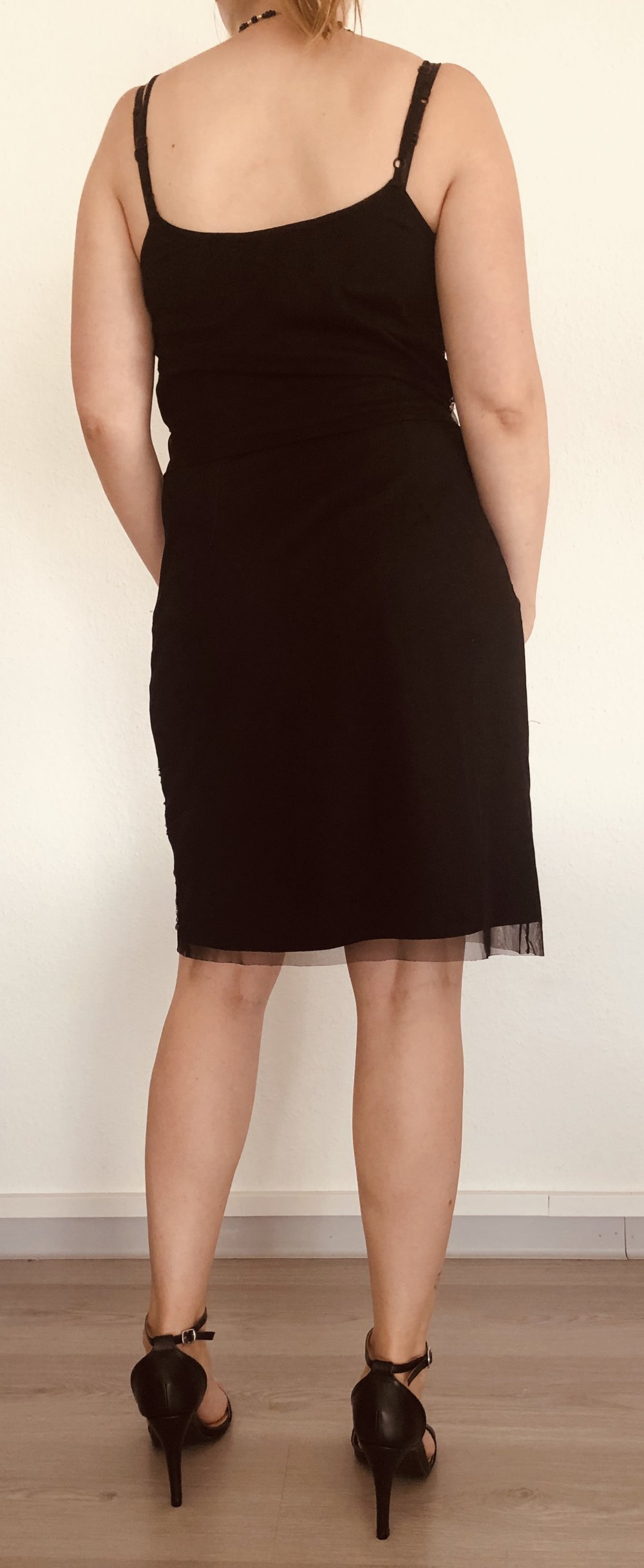 Schönes Schwarzes Kleid!