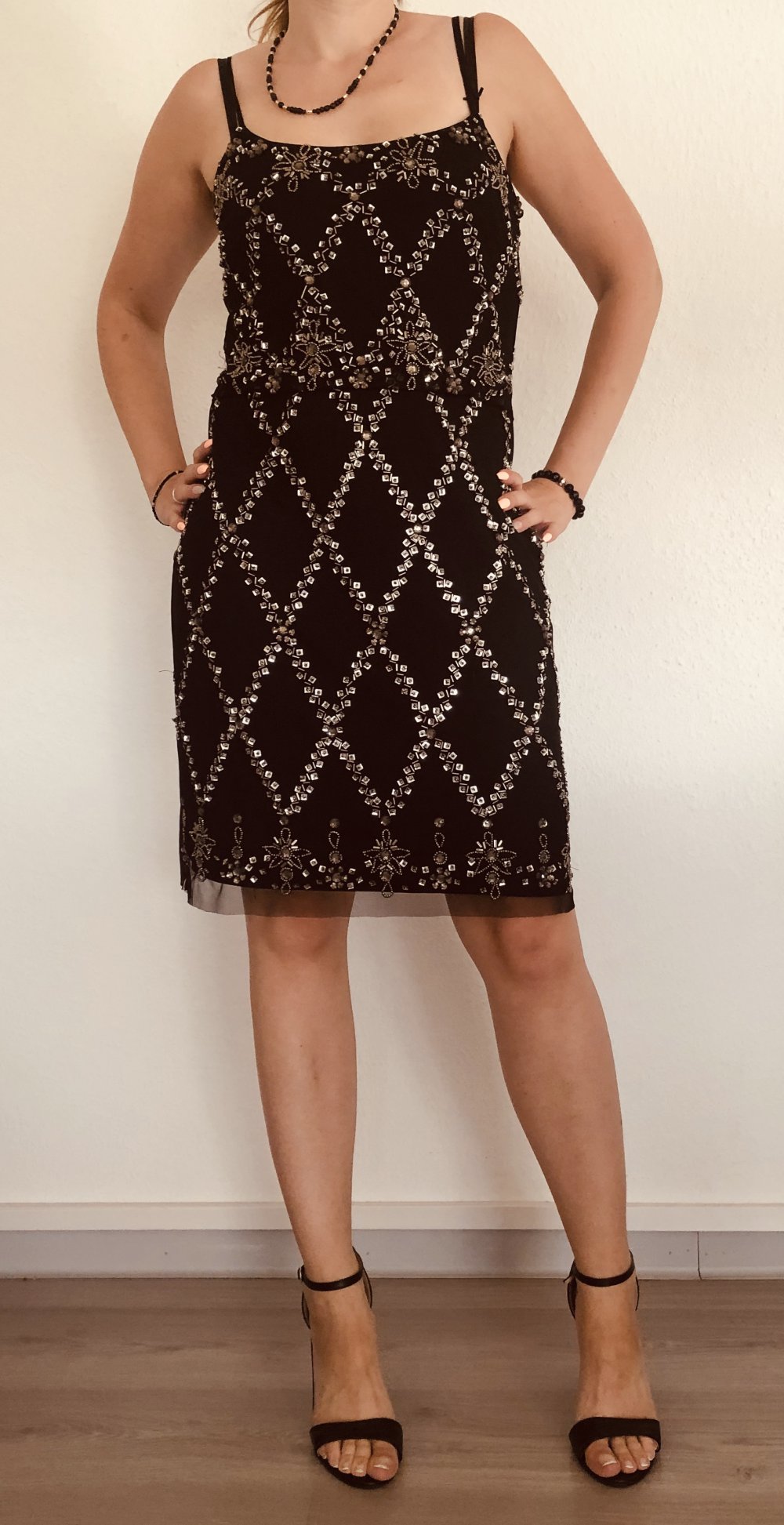 Schönes Schwarzes Kleid!