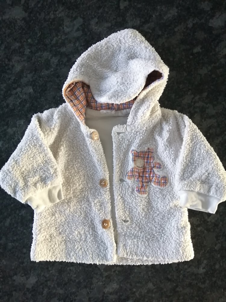 Cremefarbenes Babyjäckchen 62