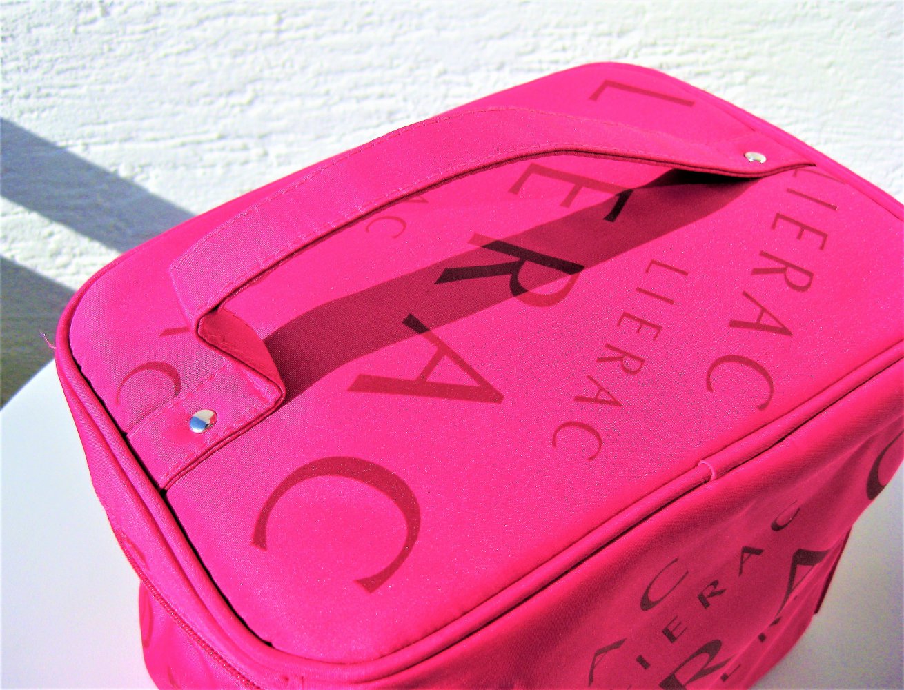 LIERAC  Beauty-case +schöne Größe+soft+ in knalligem LIERAC-PINK