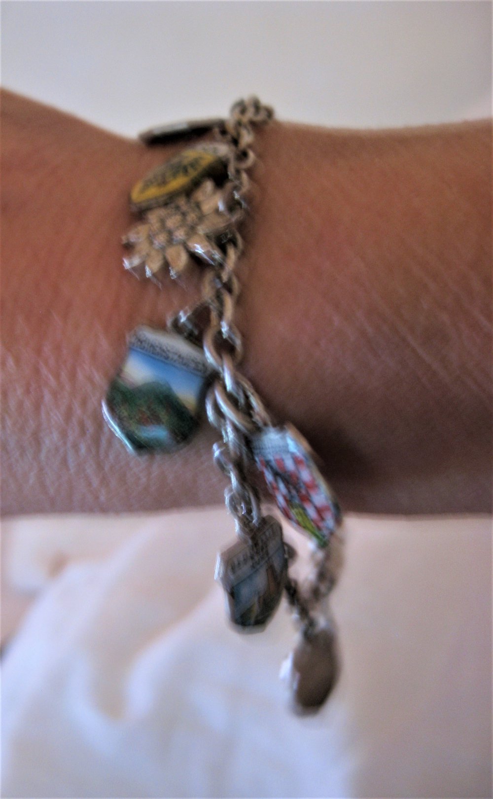 SÜSSES BETTELARMBAND  (VINTAGE / SILBER) mit 13 ! Anhängern